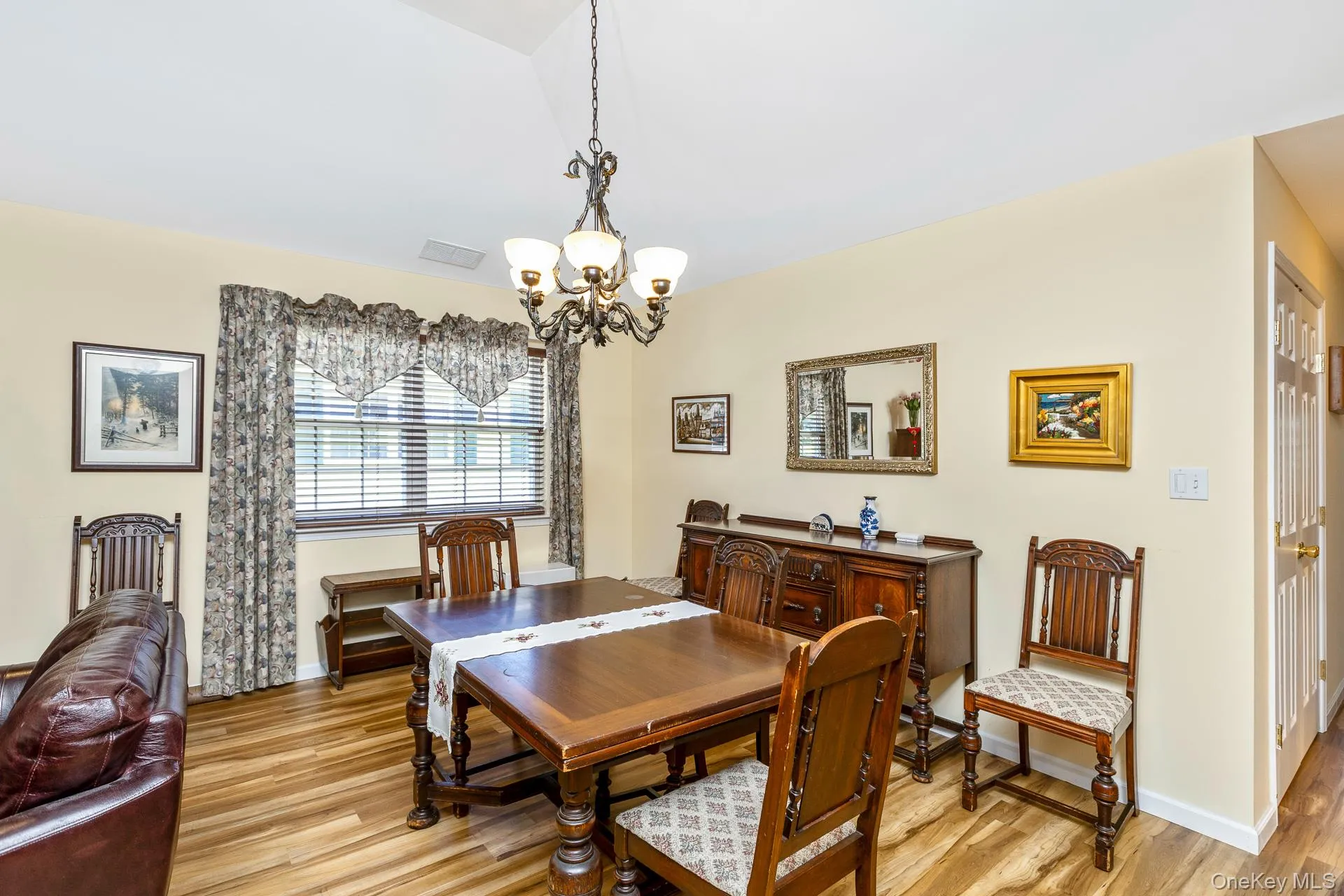 1204 Aerie Way, Southampton, NY, 2 Bedrooms Bedrooms, 4 Rooms Rooms,2 BathroomsBathrooms,Residential,For Rent,Aerie,0,1029482 1204 Aerie Way, Southampton, NY, 2 Bedrooms Bedrooms, 4 Rooms Rooms,2 BathroomsBathrooms,Residential,For Rent,Aerie,0,1029482