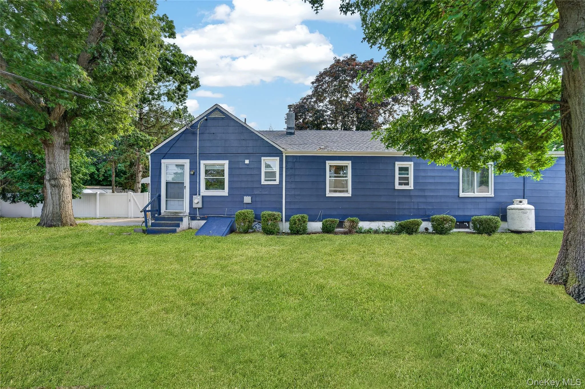 249 Bay Shore Road, Islip, NY, 3 Bedrooms Bedrooms, 7 Rooms Rooms,2 BathroomsBathrooms,Residential,For Rent,Bay Shore,0,1029489 249 Bay Shore Road, Islip, NY, 3 Bedrooms Bedrooms, 7 Rooms Rooms,2 BathroomsBathrooms,Residential,For Rent,Bay Shore,0,1029489