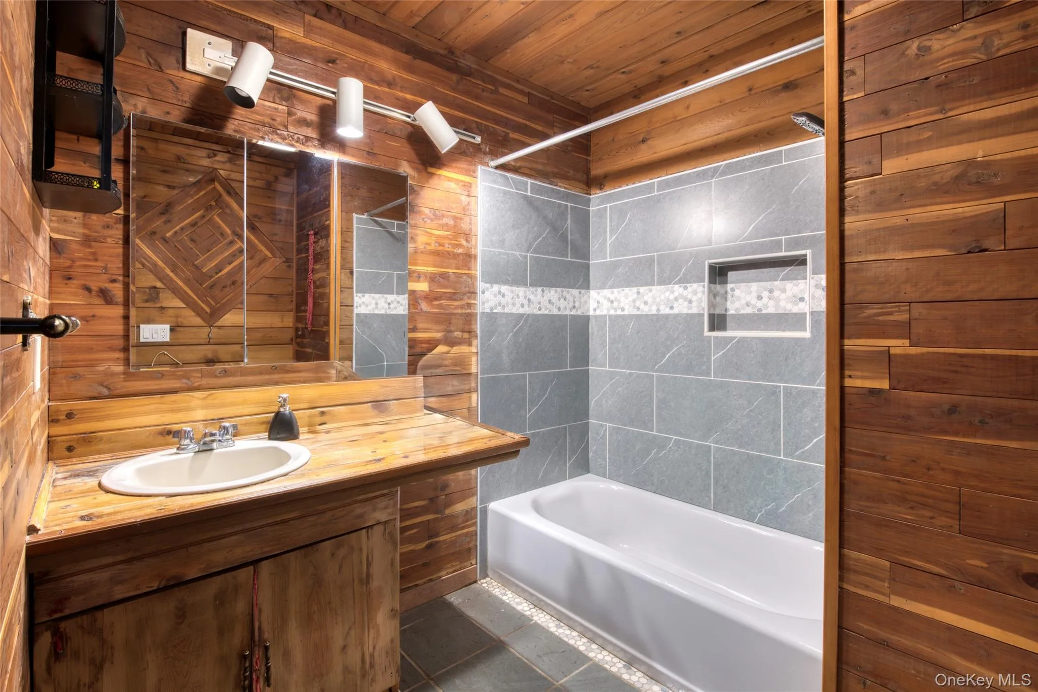 bathroom bathroom