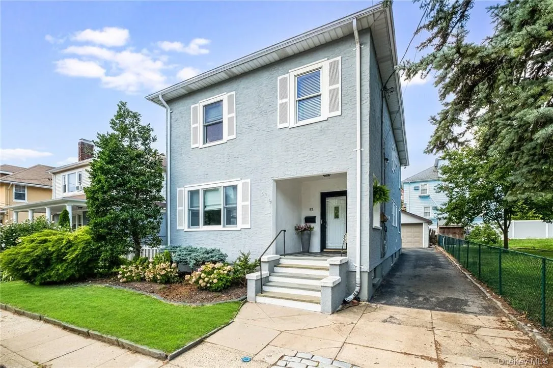 The driveway and garage offers ample parking The driveway and garage offers ample parking