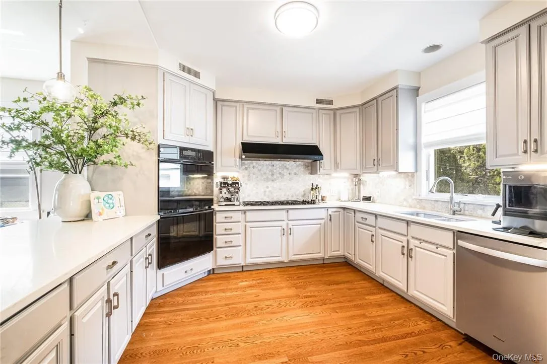 Gloriously large Eat in Kitchen. Gloriously large Eat in Kitchen.