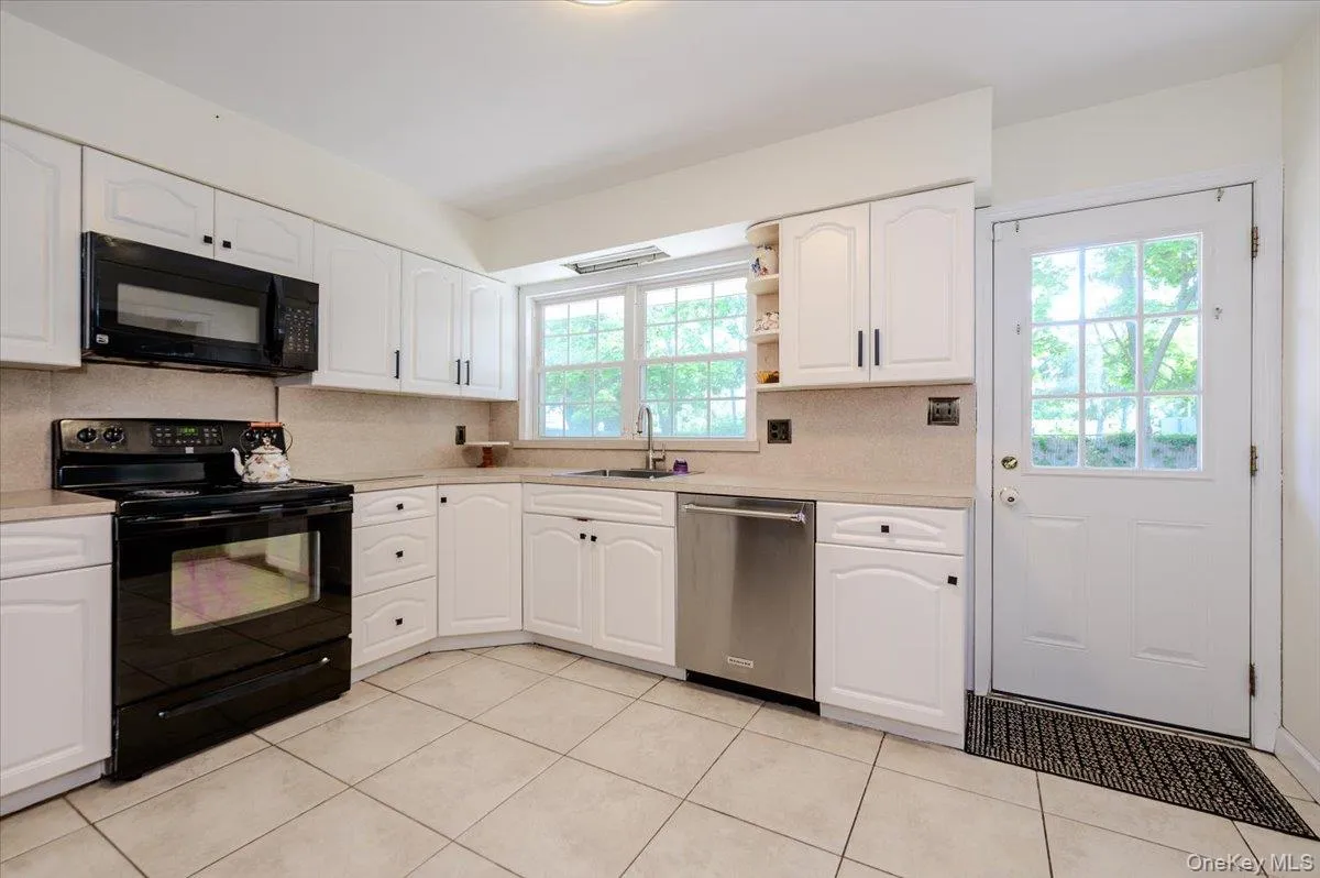 22 Manitton Court, Islip, NY, 5 Bedrooms Bedrooms, 9 Rooms Rooms,2 BathroomsBathrooms,Residential,For Rent,Manitton,0,1029500 22 Manitton Court, Islip, NY, 5 Bedrooms Bedrooms, 9 Rooms Rooms,2 BathroomsBathrooms,Residential,For Rent,Manitton,0,1029500