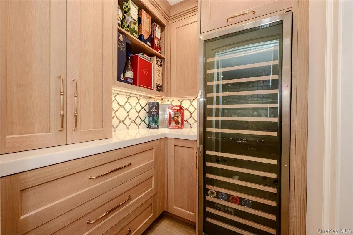 Butlers Pantry w/150 Wine Refrigerator Butlers Pantry w/150 Wine Refrigerator