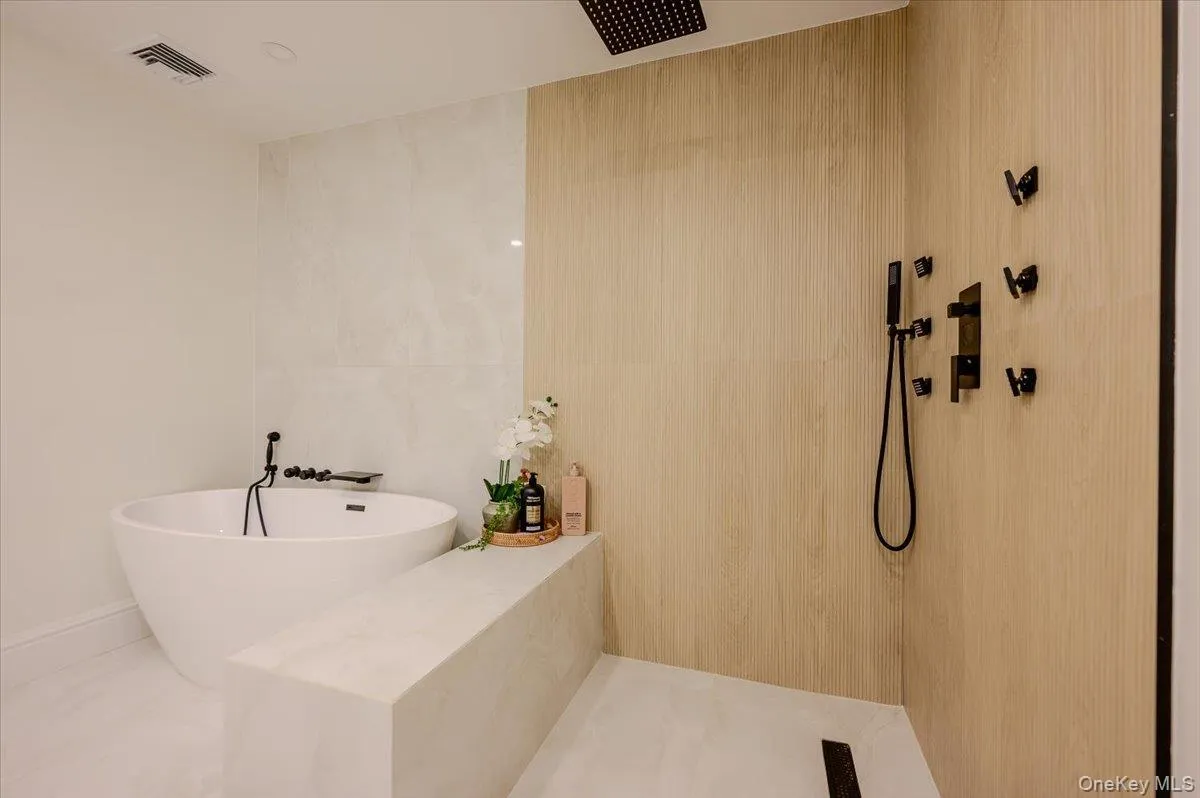 Separate Shower and Soaking Tub Separate Shower and Soaking Tub