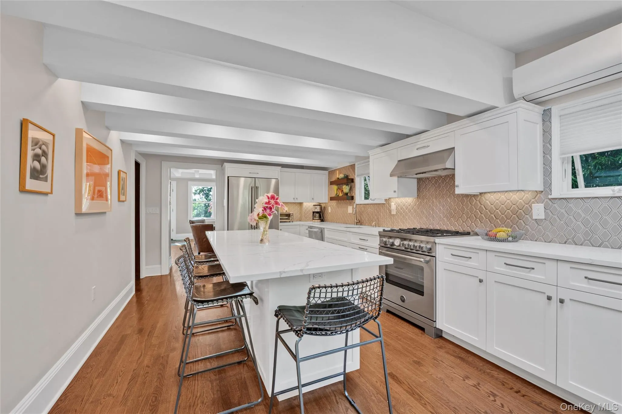 Eat-in Kitchen Eat-in Kitchen