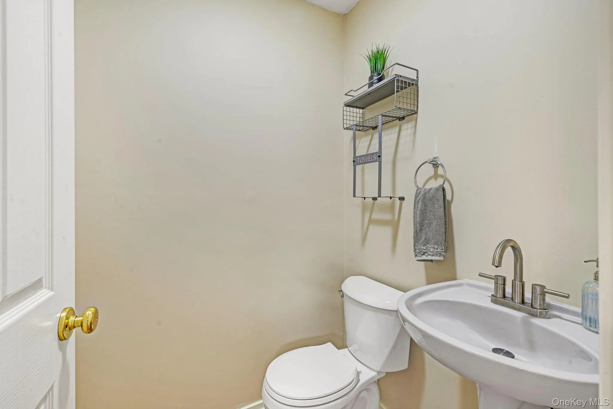 44 Ramblewood Drive, Newburgh (town), NY, 4 Bedrooms Bedrooms, 9 Rooms Rooms,2 BathroomsBathrooms,Residential,For Rent,Ramblewood,0,1029508 44 Ramblewood Drive, Newburgh (town), NY, 4 Bedrooms Bedrooms, 9 Rooms Rooms,2 BathroomsBathrooms,Residential,For Rent,Ramblewood,0,1029508
