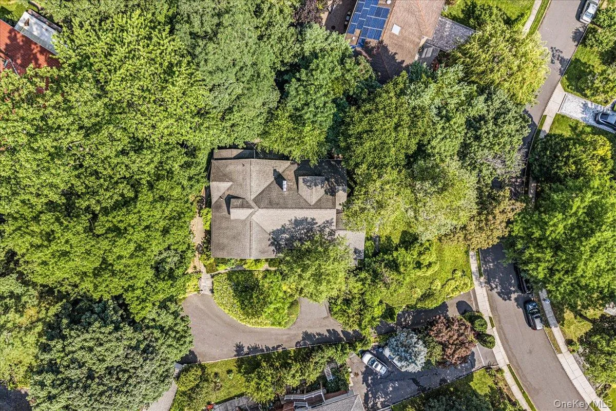 18 Crescent Road, North Hempstead, NY, 3 Bedrooms Bedrooms, 10 Rooms Rooms,3 BathroomsBathrooms,Residential,For Rent,Crescent,0,1029513 18 Crescent Road, North Hempstead, NY, 3 Bedrooms Bedrooms, 10 Rooms Rooms,3 BathroomsBathrooms,Residential,For Rent,Crescent,0,1029513