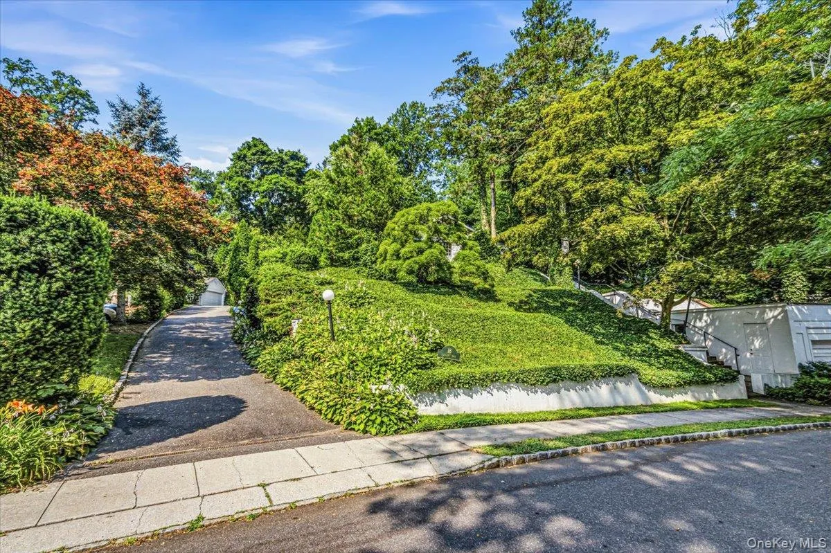 18 Crescent Road, North Hempstead, NY, 3 Bedrooms Bedrooms, 10 Rooms Rooms,3 BathroomsBathrooms,Residential,For Rent,Crescent,0,1029513 18 Crescent Road, North Hempstead, NY, 3 Bedrooms Bedrooms, 10 Rooms Rooms,3 BathroomsBathrooms,Residential,For Rent,Crescent,0,1029513