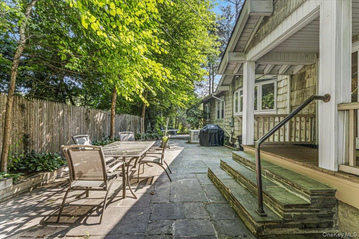 18 Crescent Road, North Hempstead, NY, 3 Bedrooms Bedrooms, 10 Rooms Rooms,3 BathroomsBathrooms,Residential,For Rent,Crescent,0,1029513 18 Crescent Road, North Hempstead, NY, 3 Bedrooms Bedrooms, 10 Rooms Rooms,3 BathroomsBathrooms,Residential,For Rent,Crescent,0,1029513