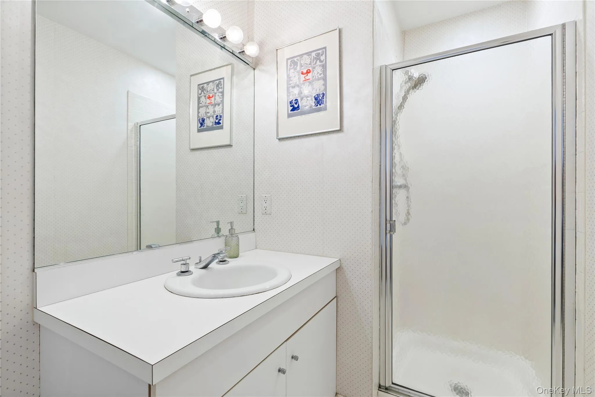 First floor bath with shower First floor bath with shower