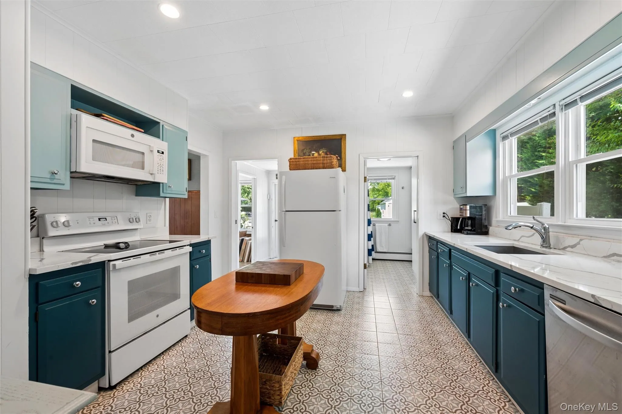 15 Bay Avenue, Southampton, NY, 3 Bedrooms Bedrooms, 7 Rooms Rooms,2 BathroomsBathrooms,Residential,For Rent,Bay,0,1029520 15 Bay Avenue, Southampton, NY, 3 Bedrooms Bedrooms, 7 Rooms Rooms,2 BathroomsBathrooms,Residential,For Rent,Bay,0,1029520