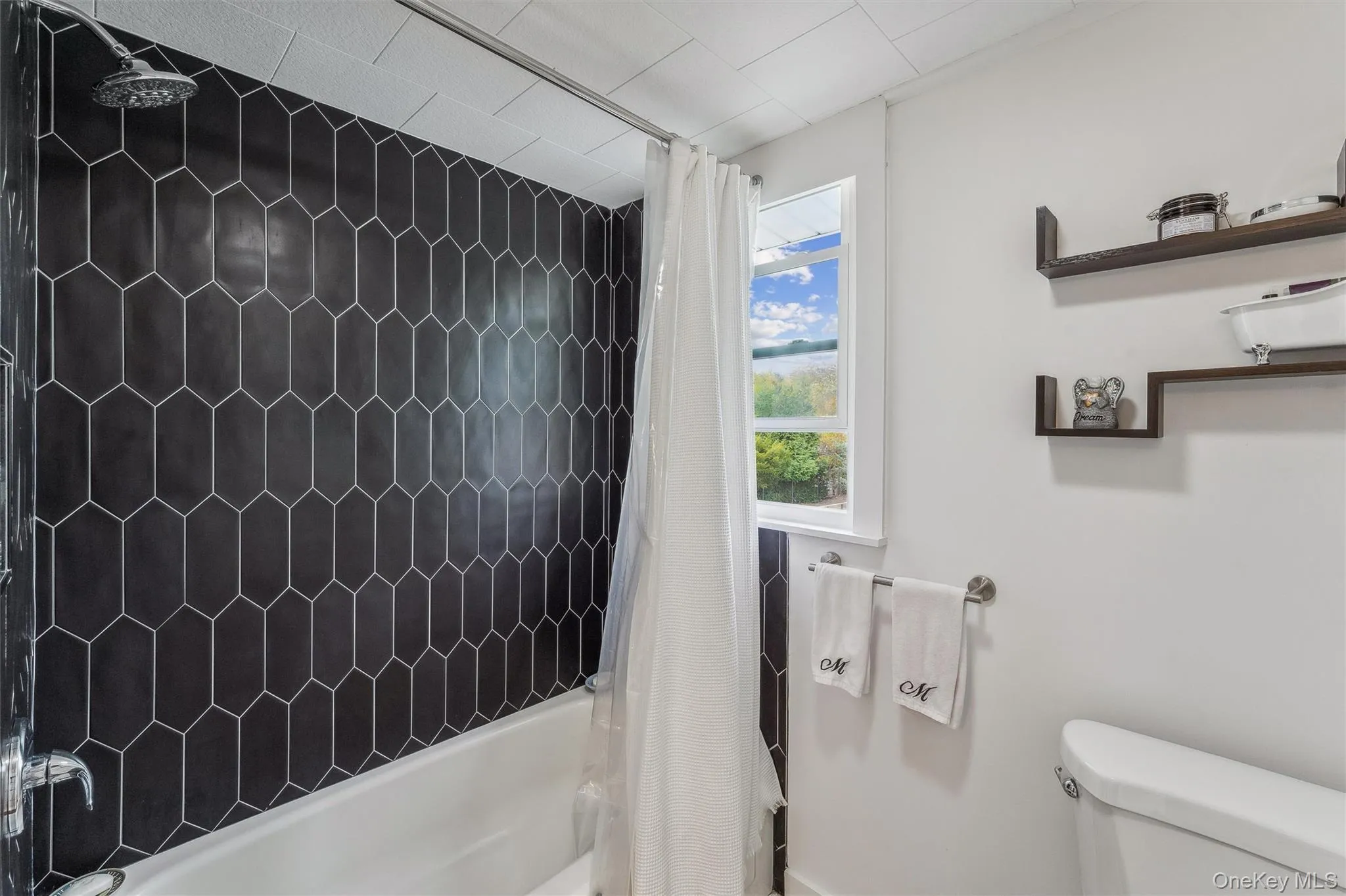 15 Bay Avenue, Southampton, NY, 3 Bedrooms Bedrooms, 7 Rooms Rooms,2 BathroomsBathrooms,Residential,For Rent,Bay,0,1029520 15 Bay Avenue, Southampton, NY, 3 Bedrooms Bedrooms, 7 Rooms Rooms,2 BathroomsBathrooms,Residential,For Rent,Bay,0,1029520