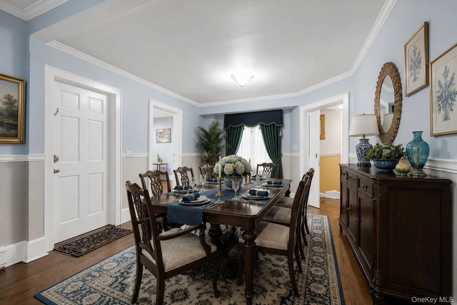 Beautiful formal dining room off of the eat-in-kitchen Beautiful formal dining room off of the eat-in-kitchen