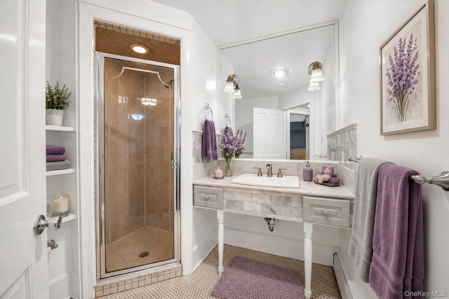 Relax in the comfort of the primary en suite... Relax in the comfort of the primary en suite...