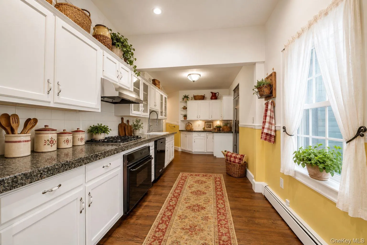Bright and Charming Eat in Kitchen Bright and Charming Eat in Kitchen