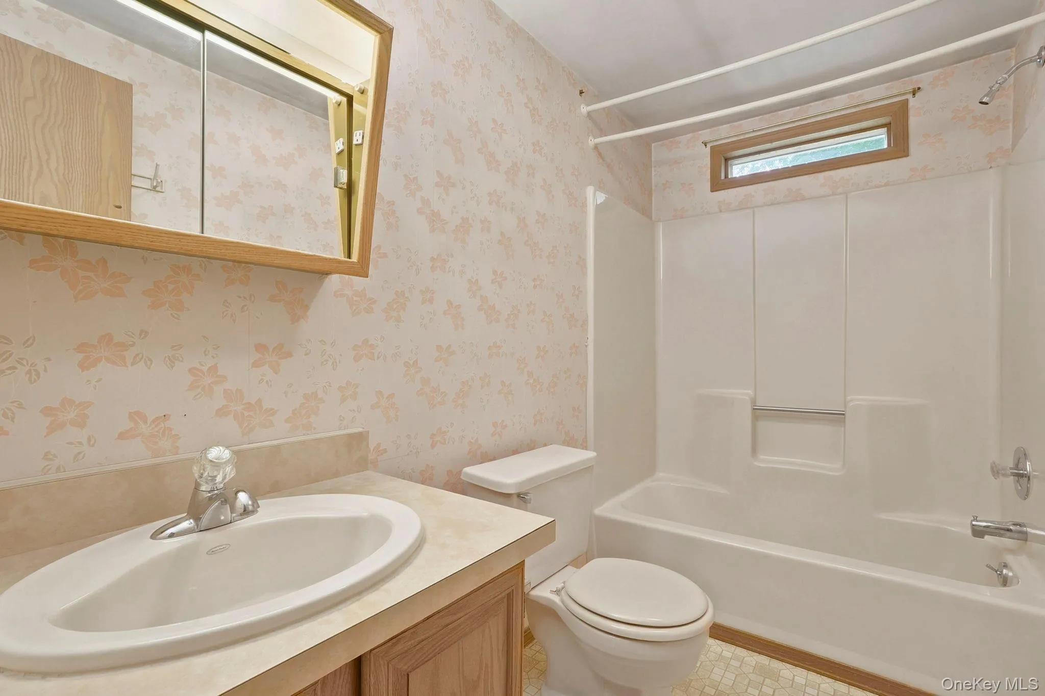 86 Spackenkill Road, Poughkeepsie, NY, 3 Bedrooms Bedrooms, 8 Rooms Rooms,2 BathroomsBathrooms,Residential,For Rent,Spackenkill,0,1029540 86 Spackenkill Road, Poughkeepsie, NY, 3 Bedrooms Bedrooms, 8 Rooms Rooms,2 BathroomsBathrooms,Residential,For Rent,Spackenkill,0,1029540