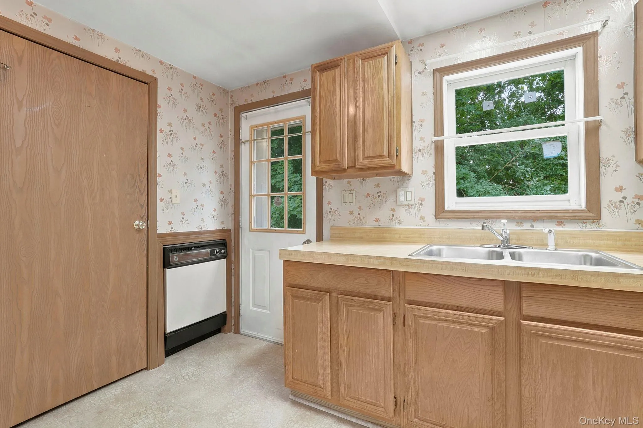 86 Spackenkill Road, Poughkeepsie, NY, 3 Bedrooms Bedrooms, 8 Rooms Rooms,2 BathroomsBathrooms,Residential,For Rent,Spackenkill,0,1029540 86 Spackenkill Road, Poughkeepsie, NY, 3 Bedrooms Bedrooms, 8 Rooms Rooms,2 BathroomsBathrooms,Residential,For Rent,Spackenkill,0,1029540