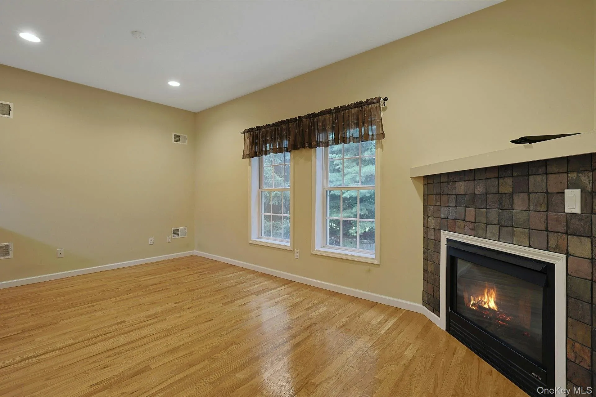 60 Alexander Court, Clarkstown, NY, 2 Bedrooms Bedrooms, 6 Rooms Rooms,3 BathroomsBathrooms,Residential,For Rent,Alexander,0,1029545 60 Alexander Court, Clarkstown, NY, 2 Bedrooms Bedrooms, 6 Rooms Rooms,3 BathroomsBathrooms,Residential,For Rent,Alexander,0,1029545