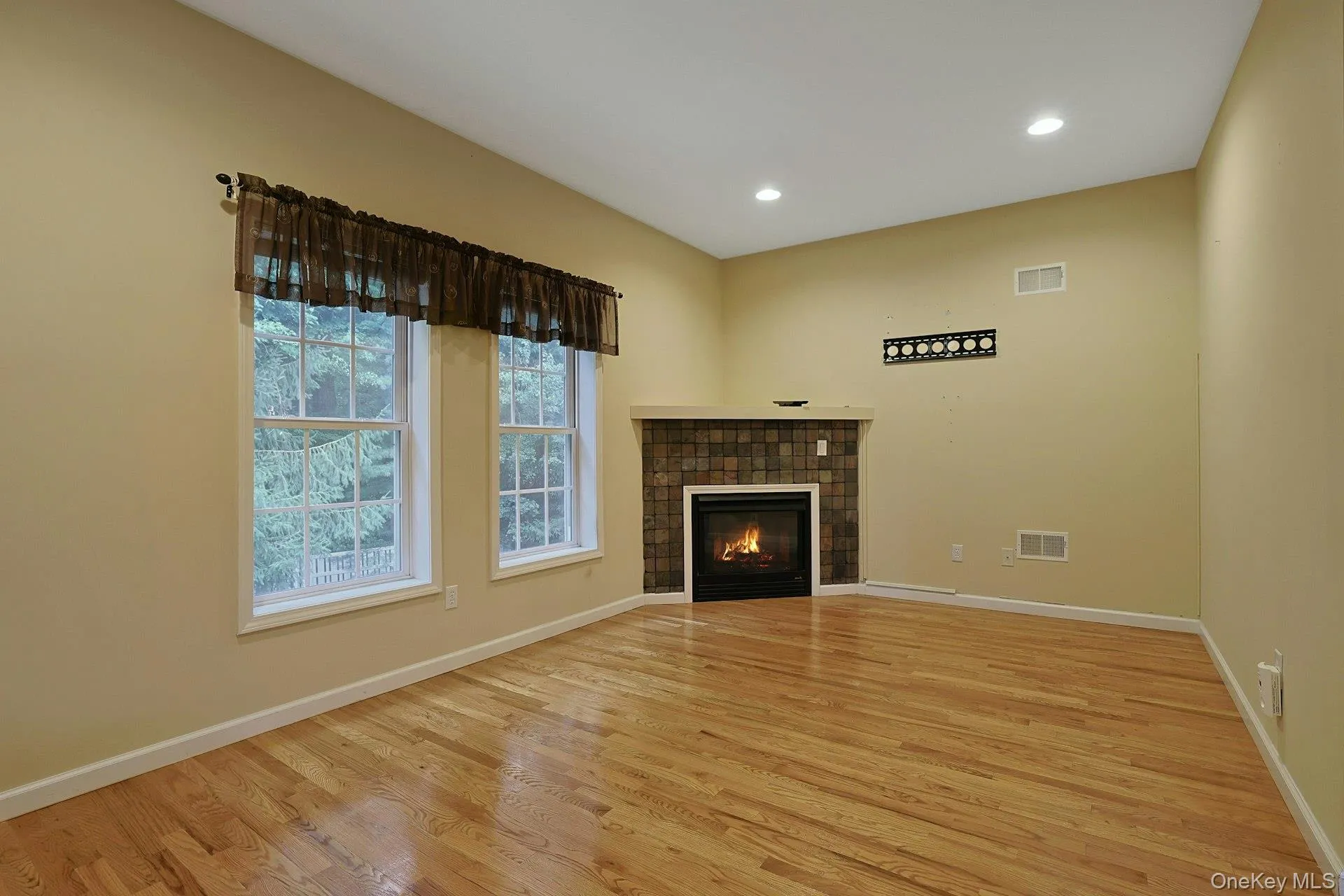 60 Alexander Court, Clarkstown, NY, 2 Bedrooms Bedrooms, 6 Rooms Rooms,3 BathroomsBathrooms,Residential,For Rent,Alexander,0,1029545 60 Alexander Court, Clarkstown, NY, 2 Bedrooms Bedrooms, 6 Rooms Rooms,3 BathroomsBathrooms,Residential,For Rent,Alexander,0,1029545