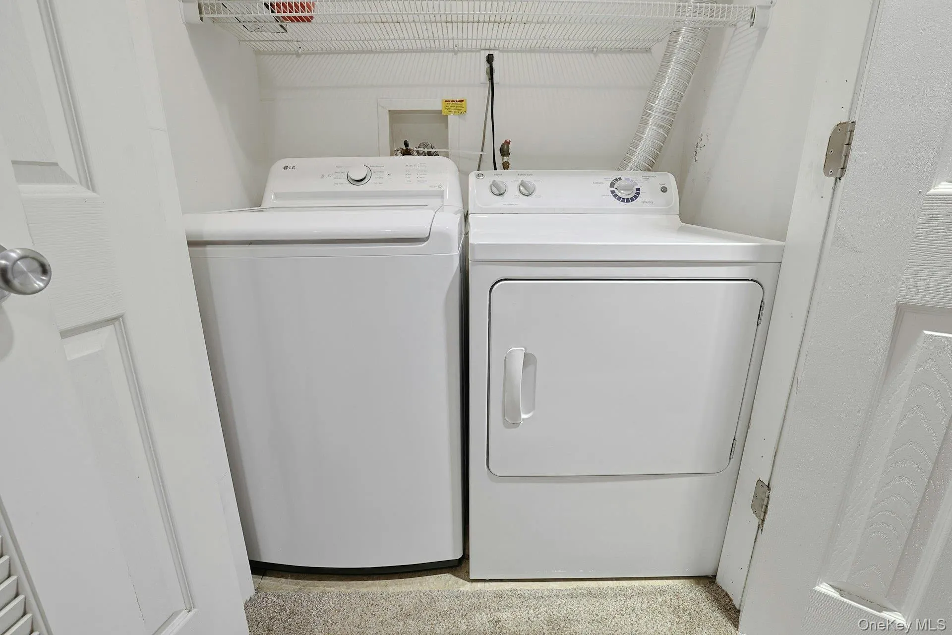 60 Alexander Court, Clarkstown, NY, 2 Bedrooms Bedrooms, 6 Rooms Rooms,3 BathroomsBathrooms,Residential,For Rent,Alexander,0,1029545 60 Alexander Court, Clarkstown, NY, 2 Bedrooms Bedrooms, 6 Rooms Rooms,3 BathroomsBathrooms,Residential,For Rent,Alexander,0,1029545