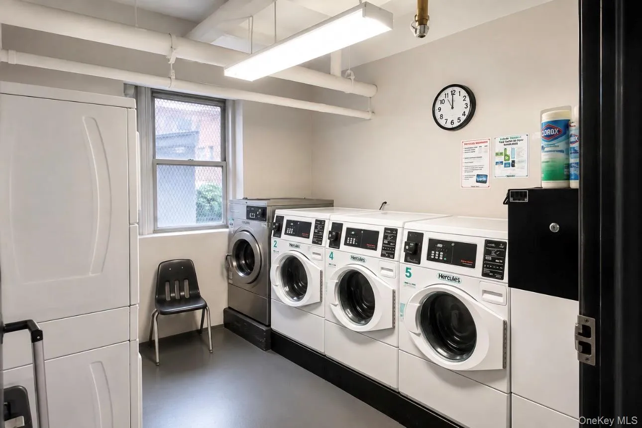 3520 Tryon Avenue, New York, NY, 1 Bedroom Bedrooms, 4 Rooms Rooms,1 BathroomBathrooms,Residential,For Rent,Tryon,0,1029560 3520 Tryon Avenue, New York, NY, 1 Bedroom Bedrooms, 4 Rooms Rooms,1 BathroomBathrooms,Residential,For Rent,Tryon,0,1029560