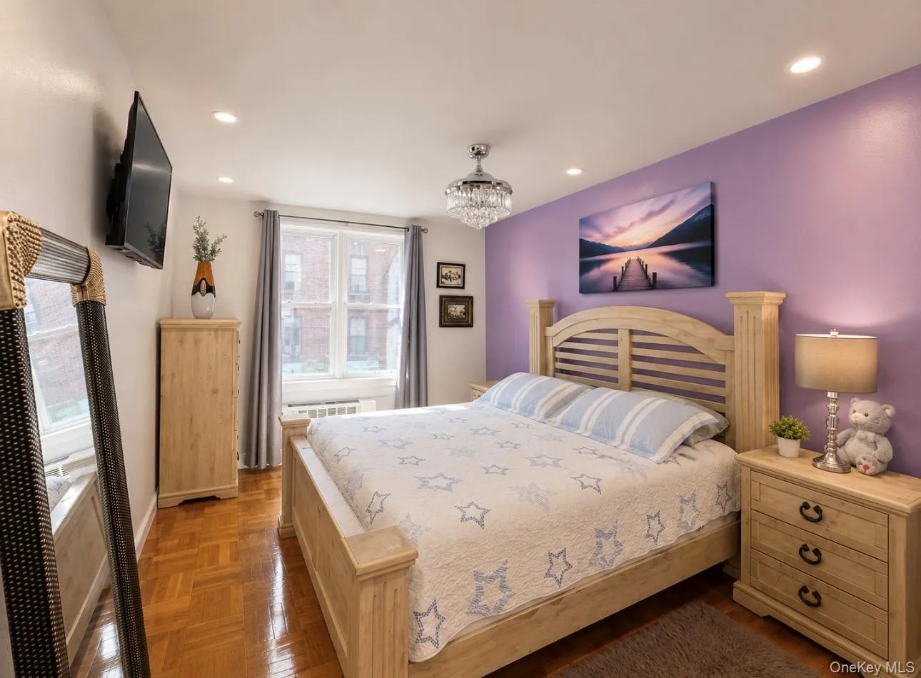 This room has been virtually decluttered This room has been virtually decluttered