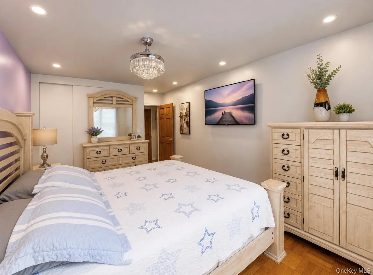This room has been virtually decluttered This room has been virtually decluttered