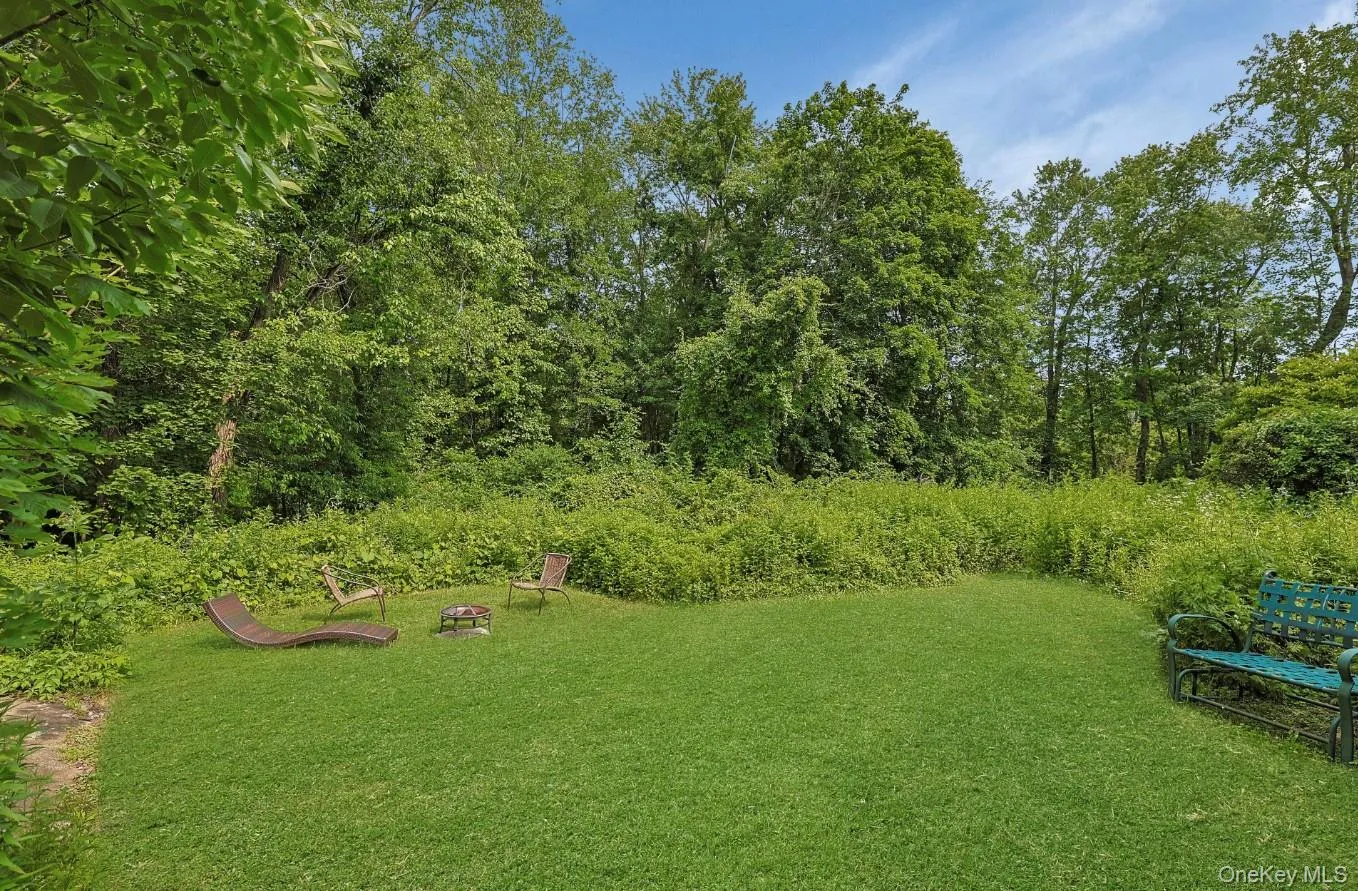 Garden at the back of property. Garden at the back of property.