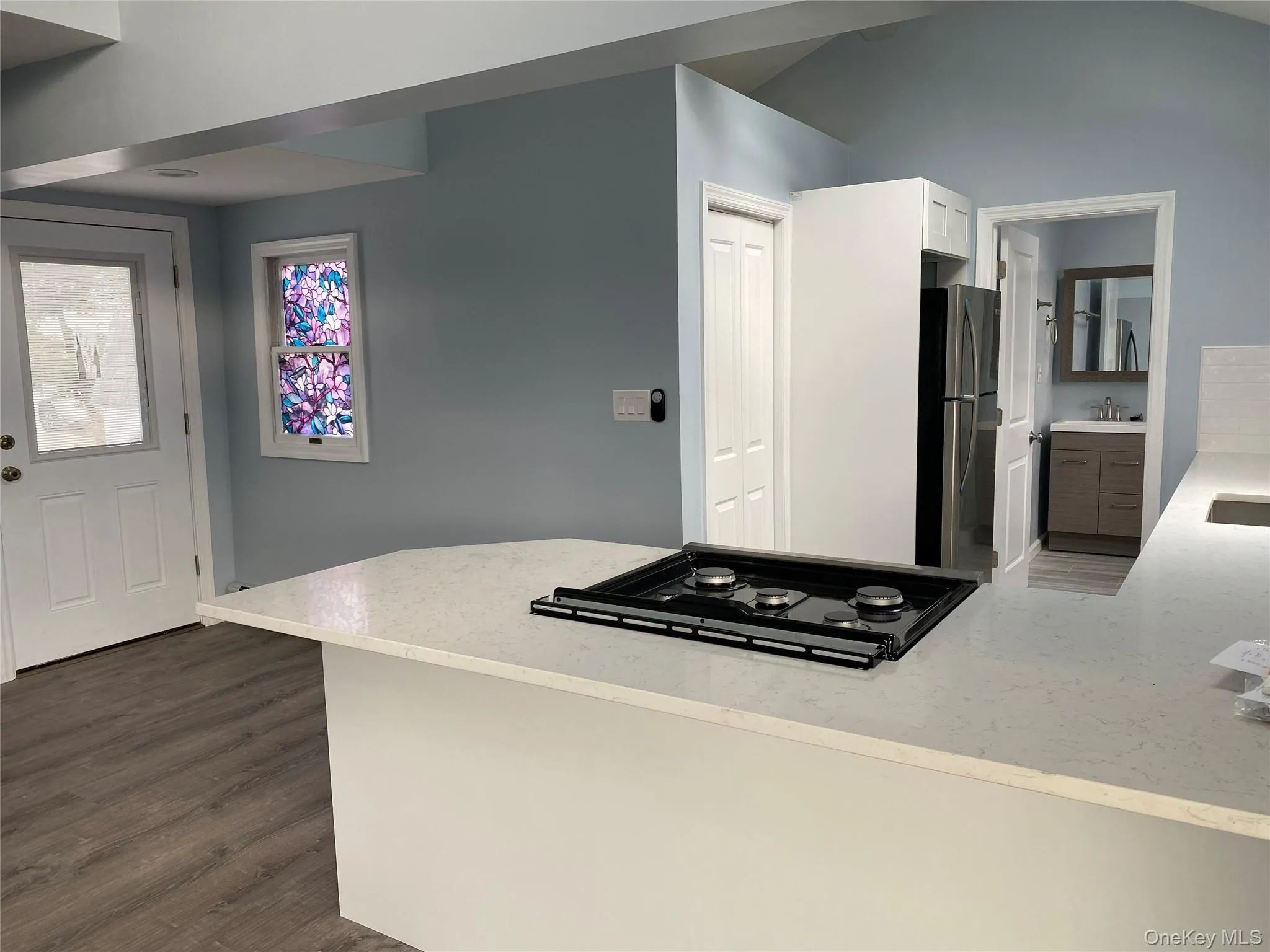 Quartz Counters, Gas Range, Stainless Appliances Quartz Counters, Gas Range, Stainless Appliances