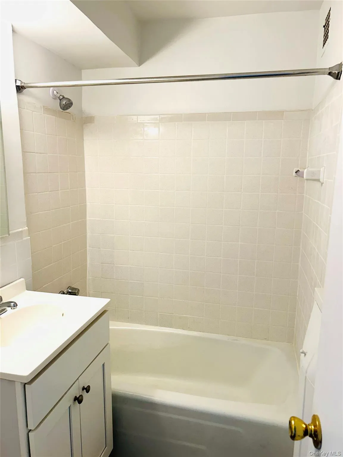 89-00 170 Street, New York, NY, 1 Bedroom Bedrooms, 3 Rooms Rooms,1 BathroomBathrooms,Residential,For Rent,170,0,1029565 89-00 170 Street, New York, NY, 1 Bedroom Bedrooms, 3 Rooms Rooms,1 BathroomBathrooms,Residential,For Rent,170,0,1029565
