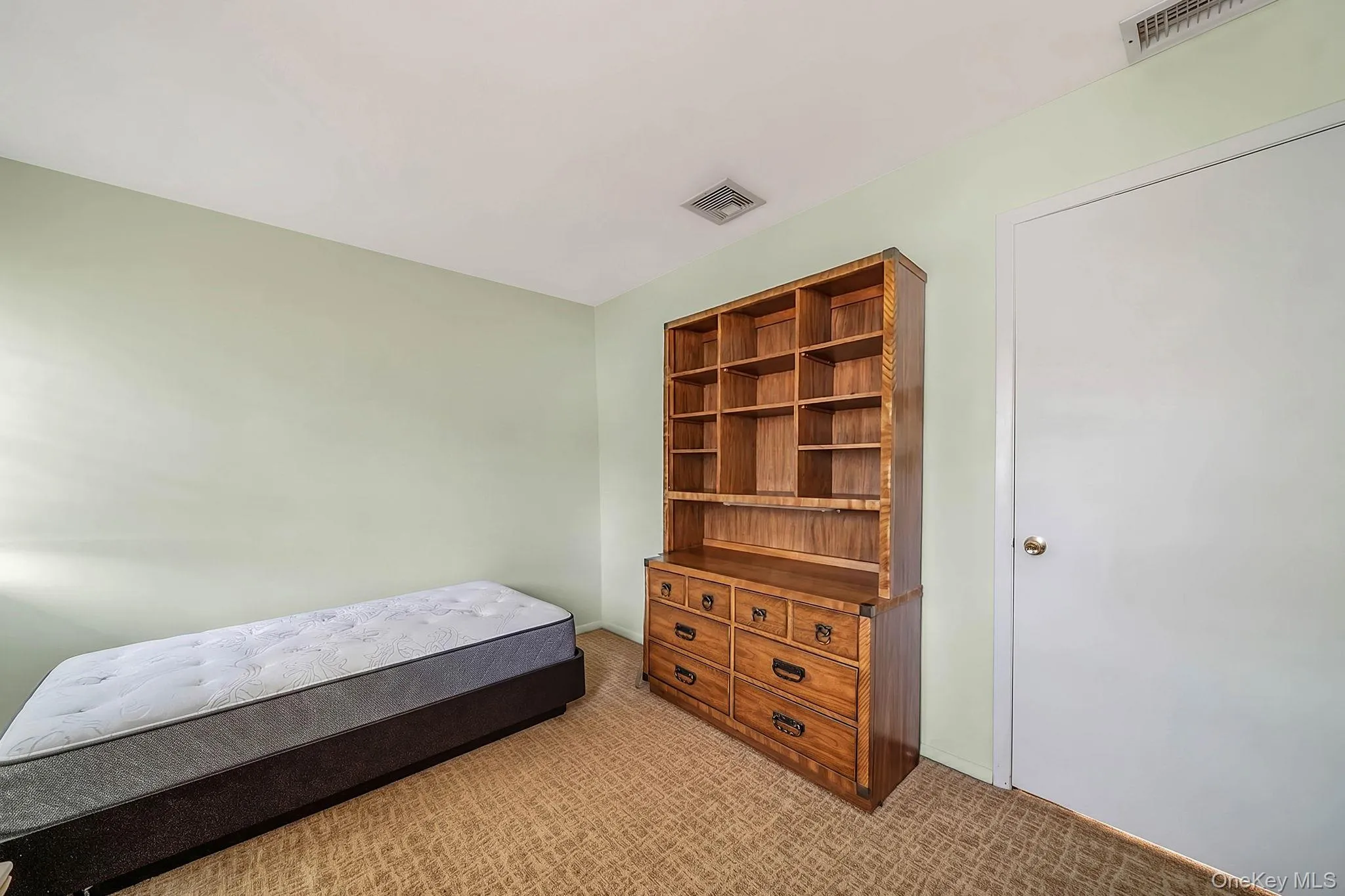 211 Meredith Lane, Hempstead, NY, 4 Bedrooms Bedrooms, 11 Rooms Rooms,2 BathroomsBathrooms,Residential,For Rent,Meredith,0,1029567 211 Meredith Lane, Hempstead, NY, 4 Bedrooms Bedrooms, 11 Rooms Rooms,2 BathroomsBathrooms,Residential,For Rent,Meredith,0,1029567
