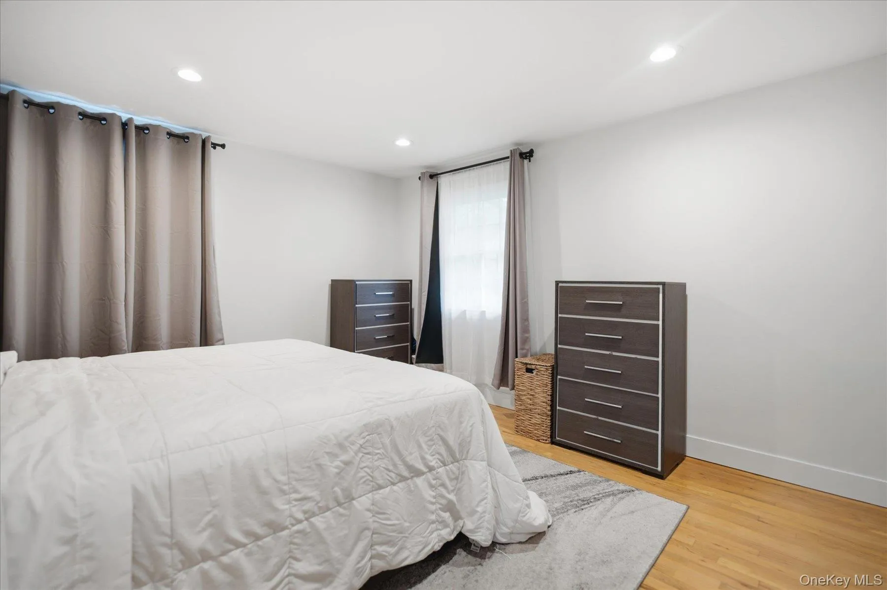 37 Storyland Lane, Brookhaven, NY, 3 Bedrooms Bedrooms, 10 Rooms Rooms,2 BathroomsBathrooms,Residential,For Rent,Storyland,0,1029586 37 Storyland Lane, Brookhaven, NY, 3 Bedrooms Bedrooms, 10 Rooms Rooms,2 BathroomsBathrooms,Residential,For Rent,Storyland,0,1029586