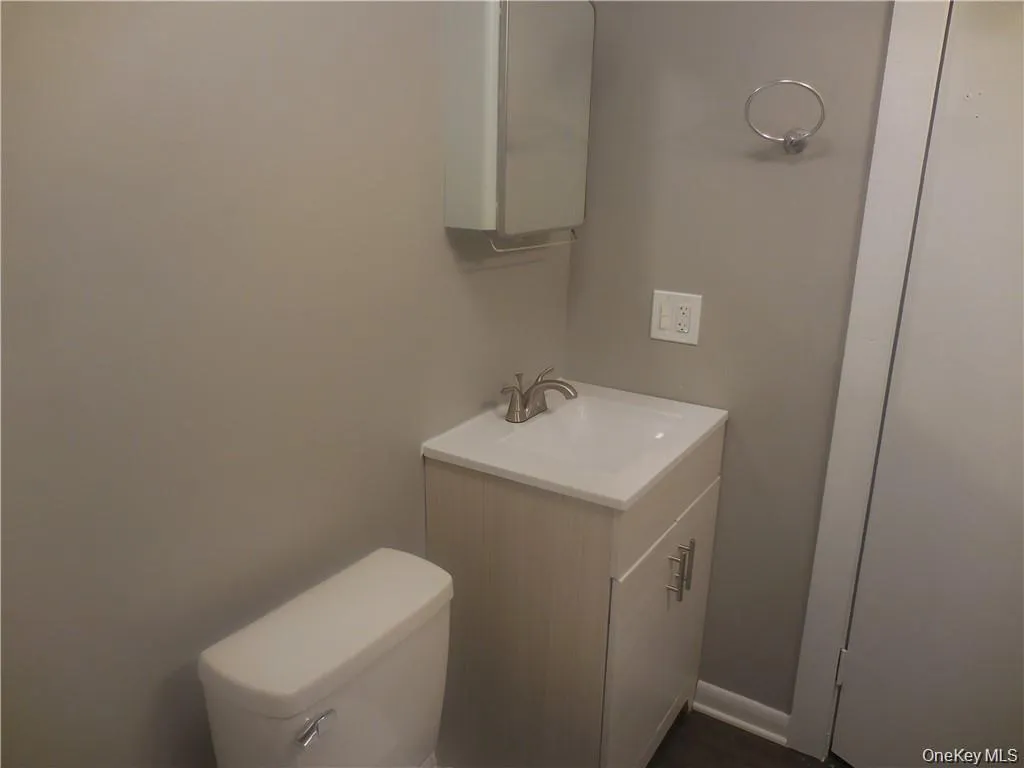41 Willow Avenue, Cornwall, NY, 1 Bedroom Bedrooms, 2 Rooms Rooms,1 BathroomBathrooms,Residential Lease,For Rent,Willow,0,1029591 41 Willow Avenue, Cornwall, NY, 1 Bedroom Bedrooms, 2 Rooms Rooms,1 BathroomBathrooms,Residential Lease,For Rent,Willow,0,1029591