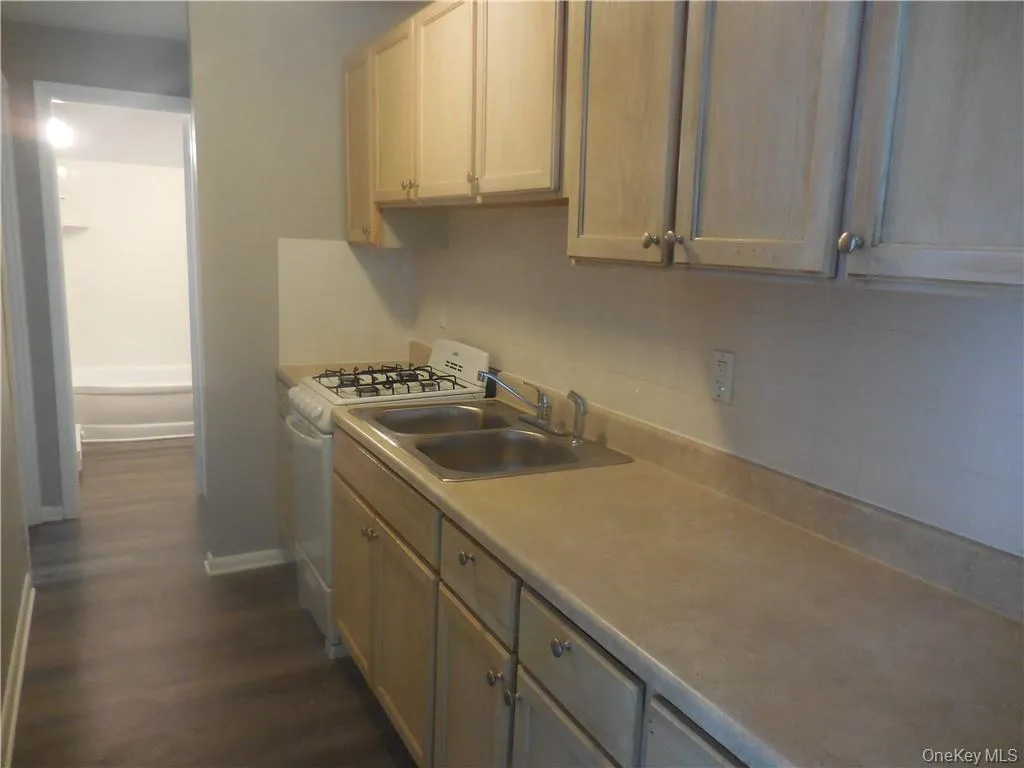 41 Willow Avenue, Cornwall, NY, 1 Bedroom Bedrooms, 2 Rooms Rooms,1 BathroomBathrooms,Residential Lease,For Rent,Willow,0,1029591 41 Willow Avenue, Cornwall, NY, 1 Bedroom Bedrooms, 2 Rooms Rooms,1 BathroomBathrooms,Residential Lease,For Rent,Willow,0,1029591