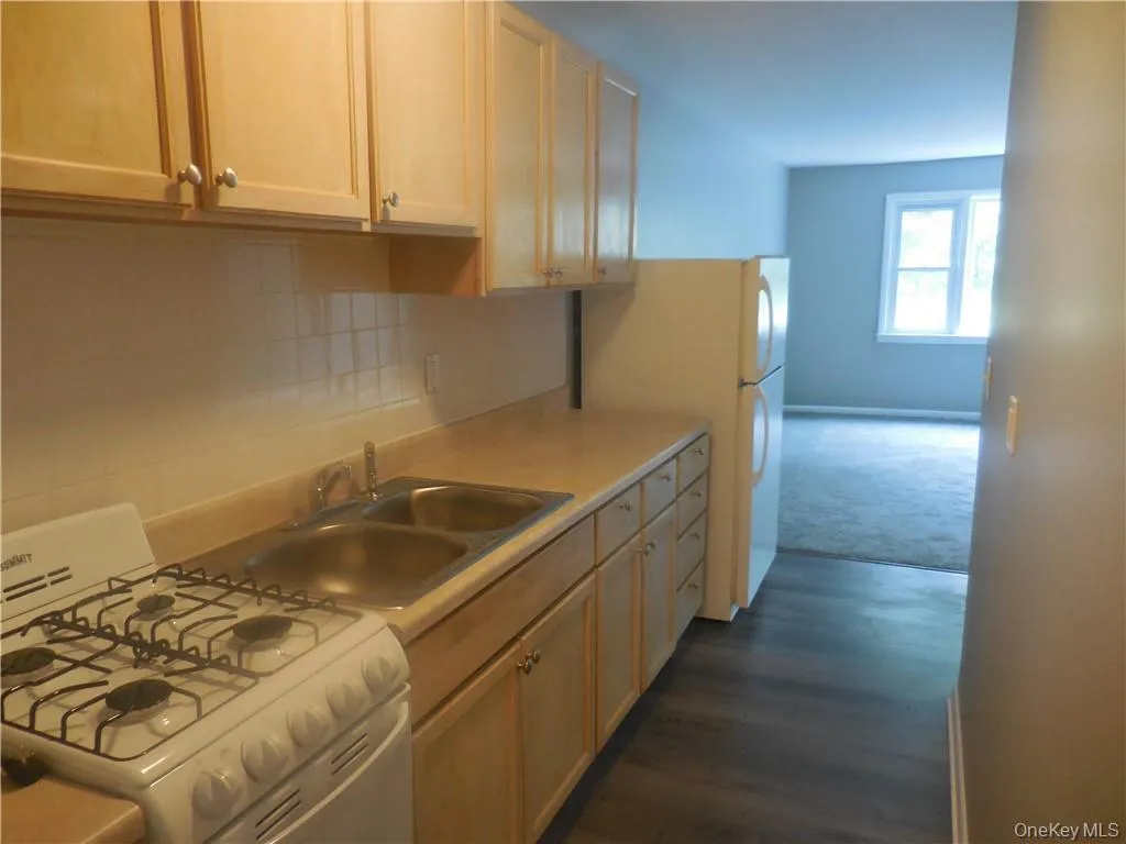 41 Willow Avenue, Cornwall, NY, 1 Bedroom Bedrooms, 2 Rooms Rooms,1 BathroomBathrooms,Residential Lease,For Rent,Willow,0,1029591 41 Willow Avenue, Cornwall, NY, 1 Bedroom Bedrooms, 2 Rooms Rooms,1 BathroomBathrooms,Residential Lease,For Rent,Willow,0,1029591