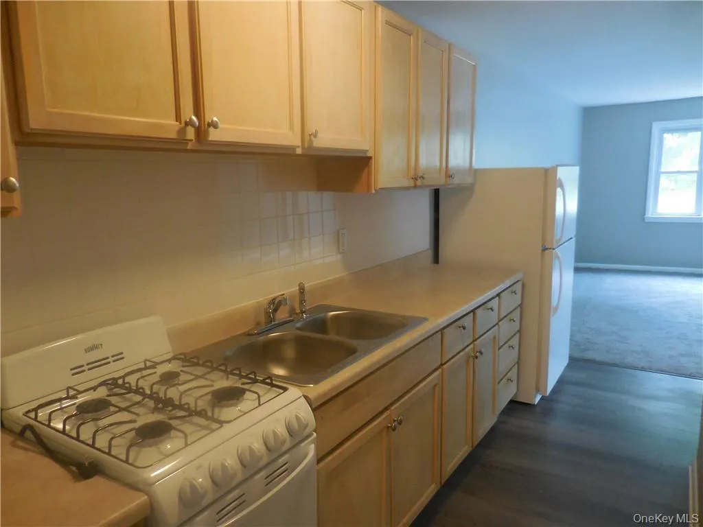 41 Willow Avenue, Cornwall, NY, 1 Bedroom Bedrooms, 2 Rooms Rooms,1 BathroomBathrooms,Residential Lease,For Rent,Willow,0,1029591 41 Willow Avenue, Cornwall, NY, 1 Bedroom Bedrooms, 2 Rooms Rooms,1 BathroomBathrooms,Residential Lease,For Rent,Willow,0,1029591