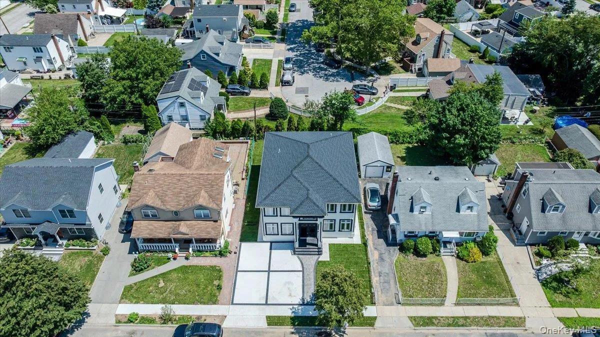 64 Landau Avenue, Hempstead, NY, 5 Bedrooms Bedrooms, 10 Rooms Rooms,6 BathroomsBathrooms,Residential,For Rent,Landau,0,1029593 64 Landau Avenue, Hempstead, NY, 5 Bedrooms Bedrooms, 10 Rooms Rooms,6 BathroomsBathrooms,Residential,For Rent,Landau,0,1029593