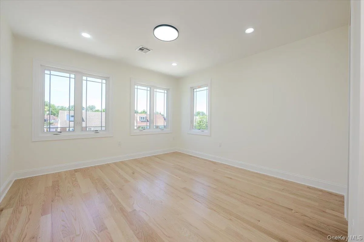 64 Landau Avenue, Hempstead, NY, 5 Bedrooms Bedrooms, 10 Rooms Rooms,6 BathroomsBathrooms,Residential,For Rent,Landau,0,1029593 64 Landau Avenue, Hempstead, NY, 5 Bedrooms Bedrooms, 10 Rooms Rooms,6 BathroomsBathrooms,Residential,For Rent,Landau,0,1029593