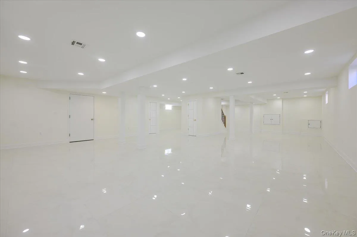 64 Landau Avenue, Hempstead, NY, 5 Bedrooms Bedrooms, 10 Rooms Rooms,6 BathroomsBathrooms,Residential,For Rent,Landau,0,1029593 64 Landau Avenue, Hempstead, NY, 5 Bedrooms Bedrooms, 10 Rooms Rooms,6 BathroomsBathrooms,Residential,For Rent,Landau,0,1029593