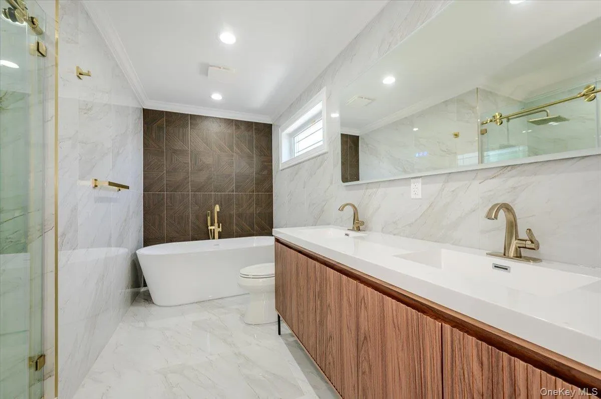 64 Landau Avenue, Hempstead, NY, 5 Bedrooms Bedrooms, 10 Rooms Rooms,6 BathroomsBathrooms,Residential,For Rent,Landau,0,1029593 64 Landau Avenue, Hempstead, NY, 5 Bedrooms Bedrooms, 10 Rooms Rooms,6 BathroomsBathrooms,Residential,For Rent,Landau,0,1029593