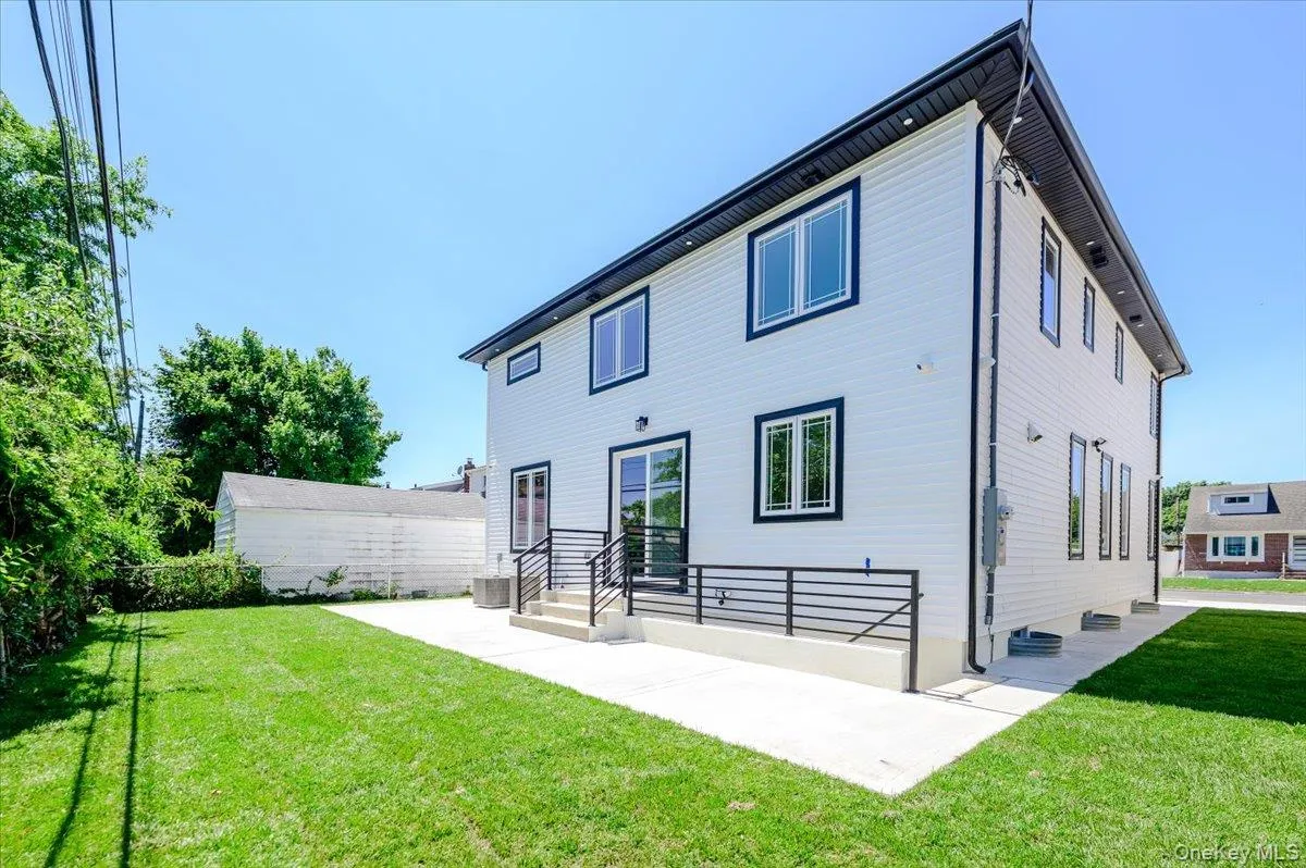 64 Landau Avenue, Hempstead, NY, 5 Bedrooms Bedrooms, 10 Rooms Rooms,6 BathroomsBathrooms,Residential,For Rent,Landau,0,1029593 64 Landau Avenue, Hempstead, NY, 5 Bedrooms Bedrooms, 10 Rooms Rooms,6 BathroomsBathrooms,Residential,For Rent,Landau,0,1029593