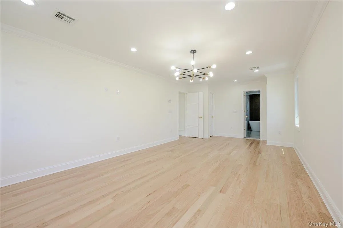 64 Landau Avenue, Hempstead, NY, 5 Bedrooms Bedrooms, 10 Rooms Rooms,6 BathroomsBathrooms,Residential,For Rent,Landau,0,1029593 64 Landau Avenue, Hempstead, NY, 5 Bedrooms Bedrooms, 10 Rooms Rooms,6 BathroomsBathrooms,Residential,For Rent,Landau,0,1029593
