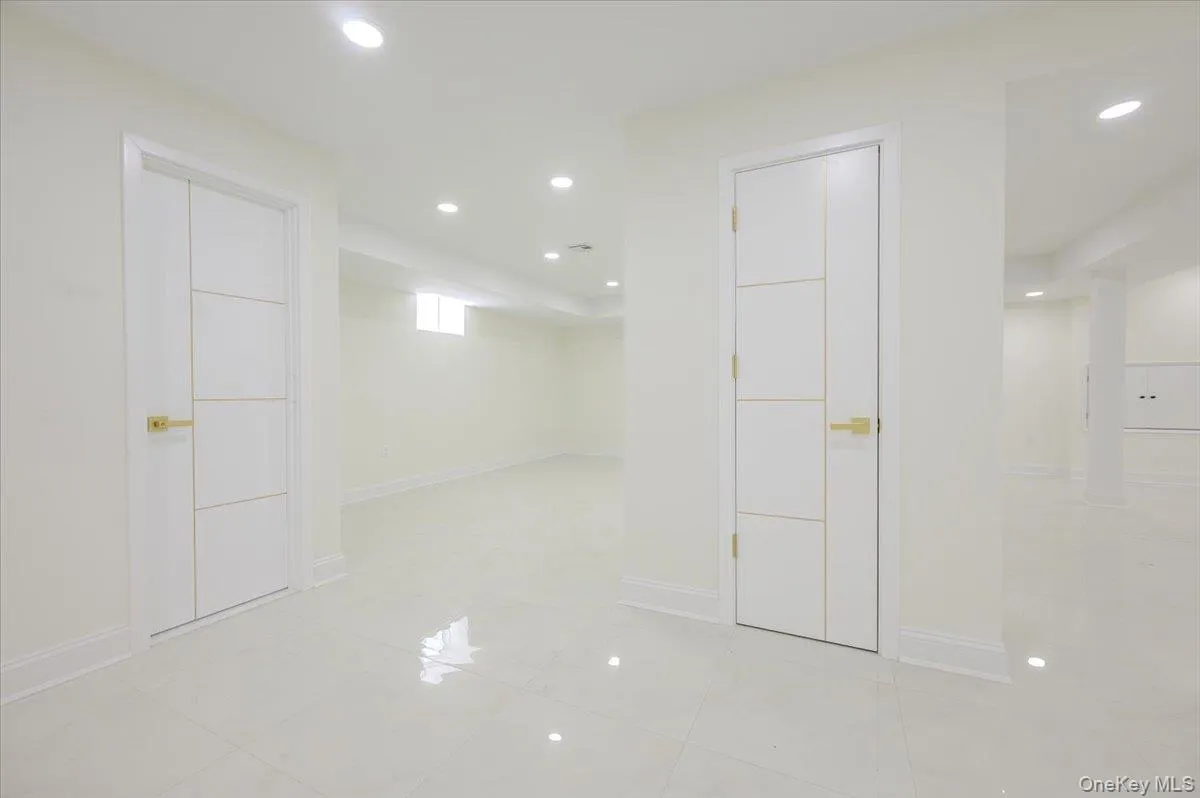 64 Landau Avenue, Hempstead, NY, 5 Bedrooms Bedrooms, 10 Rooms Rooms,6 BathroomsBathrooms,Residential,For Rent,Landau,0,1029593 64 Landau Avenue, Hempstead, NY, 5 Bedrooms Bedrooms, 10 Rooms Rooms,6 BathroomsBathrooms,Residential,For Rent,Landau,0,1029593