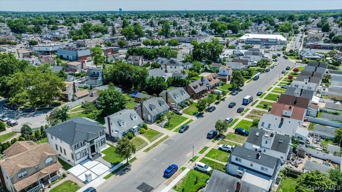 64 Landau Avenue, Hempstead, NY, 5 Bedrooms Bedrooms, 10 Rooms Rooms,6 BathroomsBathrooms,Residential,For Rent,Landau,0,1029593 64 Landau Avenue, Hempstead, NY, 5 Bedrooms Bedrooms, 10 Rooms Rooms,6 BathroomsBathrooms,Residential,For Rent,Landau,0,1029593