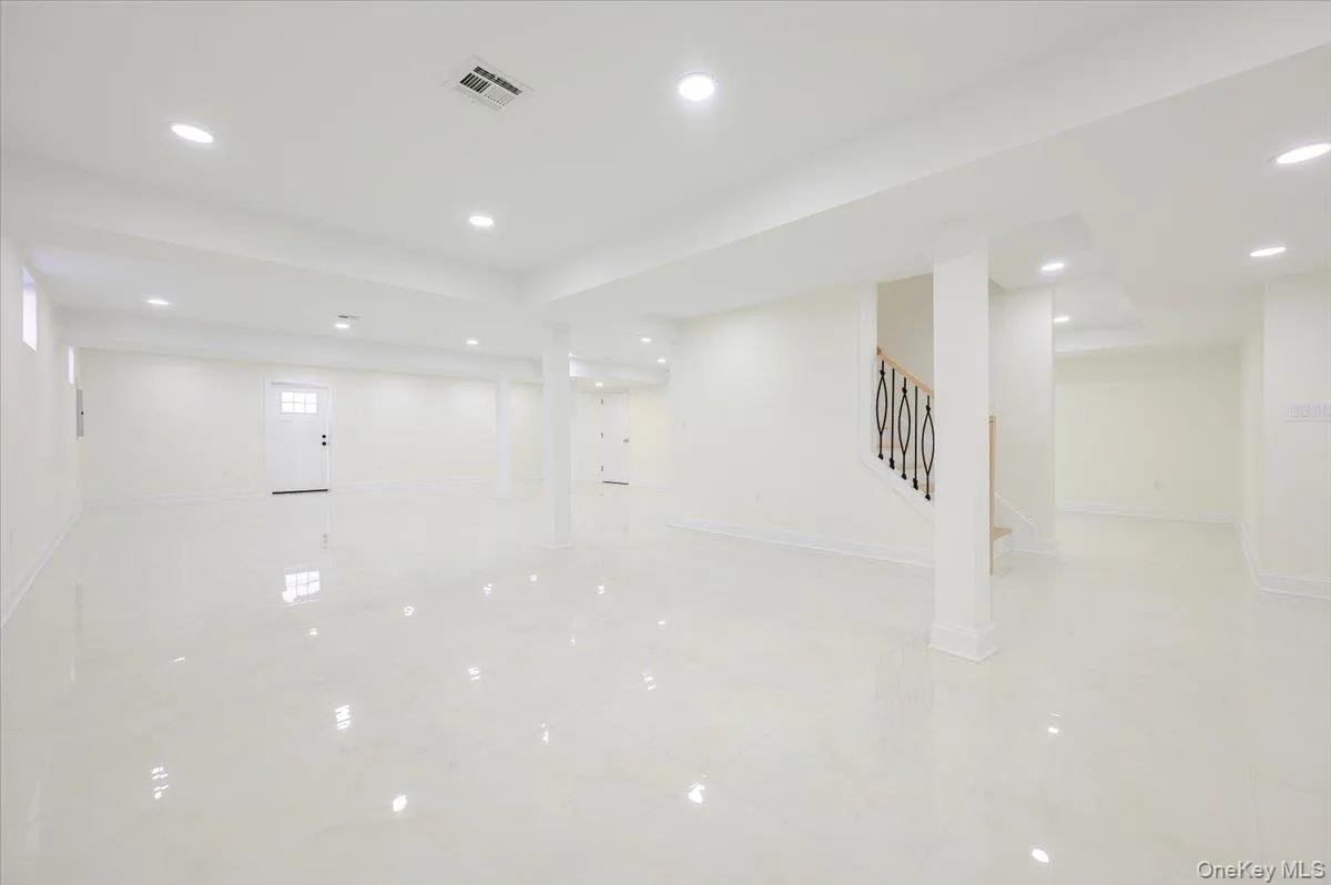 64 Landau Avenue, Hempstead, NY, 5 Bedrooms Bedrooms, 10 Rooms Rooms,6 BathroomsBathrooms,Residential,For Rent,Landau,0,1029593 64 Landau Avenue, Hempstead, NY, 5 Bedrooms Bedrooms, 10 Rooms Rooms,6 BathroomsBathrooms,Residential,For Rent,Landau,0,1029593