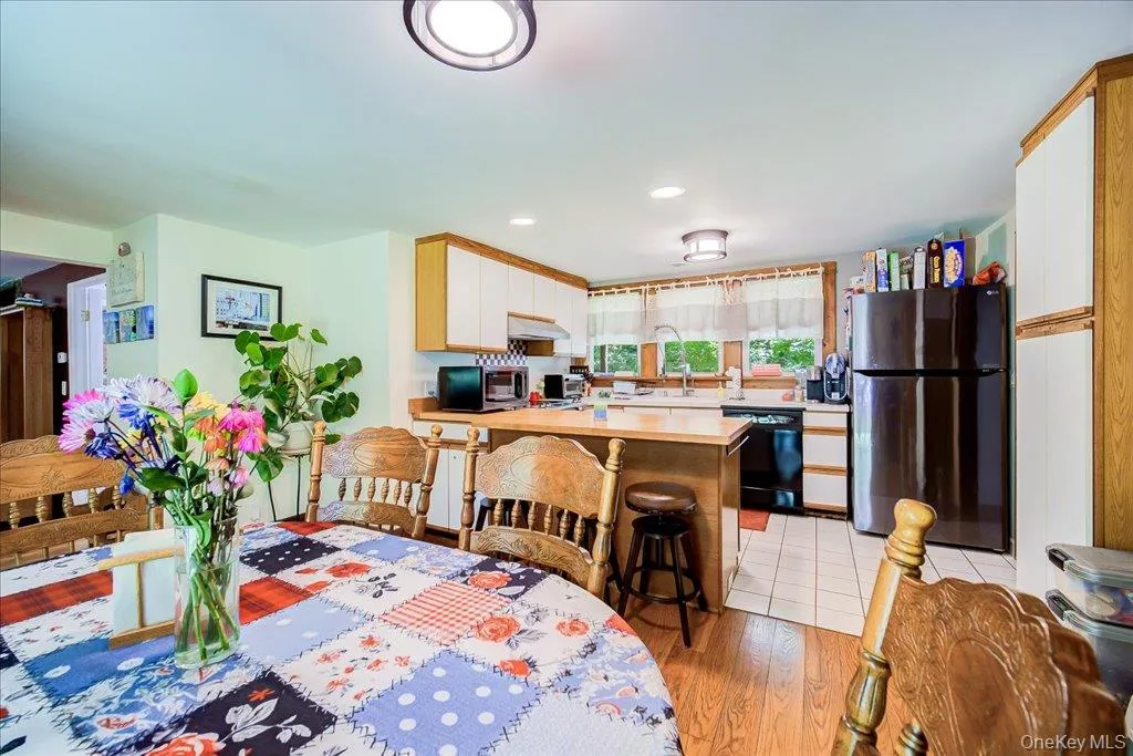 10-12 Woodlea Road, Clinton, NY, 7 Bedrooms Bedrooms, 7 Rooms Rooms,4 BathroomsBathrooms,Residential,For Rent,Woodlea,0,1029597 10-12 Woodlea Road, Clinton, NY, 7 Bedrooms Bedrooms, 7 Rooms Rooms,4 BathroomsBathrooms,Residential,For Rent,Woodlea,0,1029597