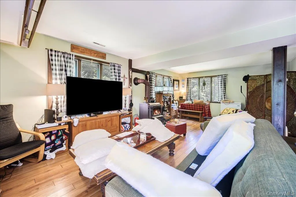 10-12 Woodlea Road, Clinton, NY, 7 Bedrooms Bedrooms, 7 Rooms Rooms,4 BathroomsBathrooms,Residential,For Rent,Woodlea,0,1029597 10-12 Woodlea Road, Clinton, NY, 7 Bedrooms Bedrooms, 7 Rooms Rooms,4 BathroomsBathrooms,Residential,For Rent,Woodlea,0,1029597