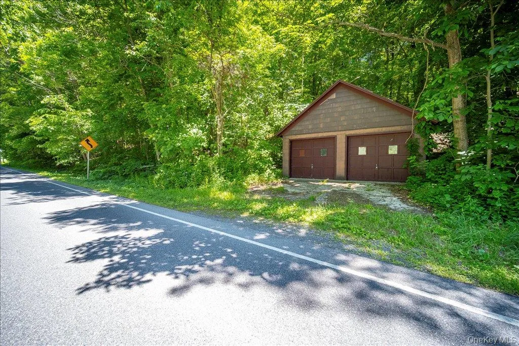 10-12 Woodlea Road, Clinton, NY, 7 Bedrooms Bedrooms, 7 Rooms Rooms,4 BathroomsBathrooms,Residential,For Rent,Woodlea,0,1029597 10-12 Woodlea Road, Clinton, NY, 7 Bedrooms Bedrooms, 7 Rooms Rooms,4 BathroomsBathrooms,Residential,For Rent,Woodlea,0,1029597