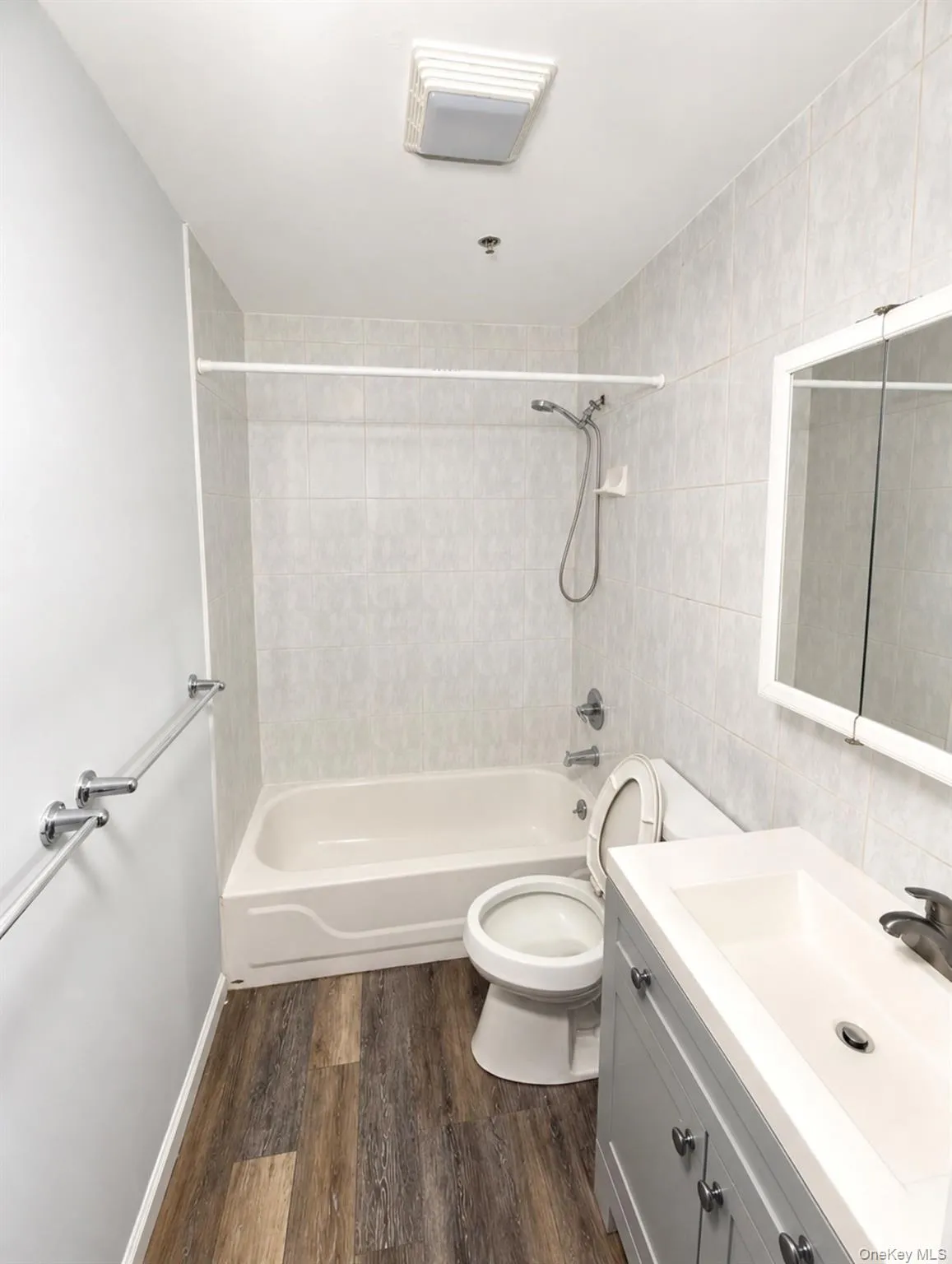 210 Main Street, Brookhaven, NY, 1 Bedroom Bedrooms, 3 Rooms Rooms,1 BathroomBathrooms,Residential Lease,For Rent,Main,0,1029605 210 Main Street, Brookhaven, NY, 1 Bedroom Bedrooms, 3 Rooms Rooms,1 BathroomBathrooms,Residential Lease,For Rent,Main,0,1029605