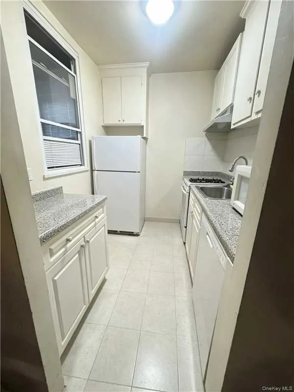 99-63 66th, New York, NY, 1 Bedroom Bedrooms, 5 Rooms Rooms,1 BathroomBathrooms,Residential,For Rent,66th,0,1029623 99-63 66th, New York, NY, 1 Bedroom Bedrooms, 5 Rooms Rooms,1 BathroomBathrooms,Residential,For Rent,66th,0,1029623